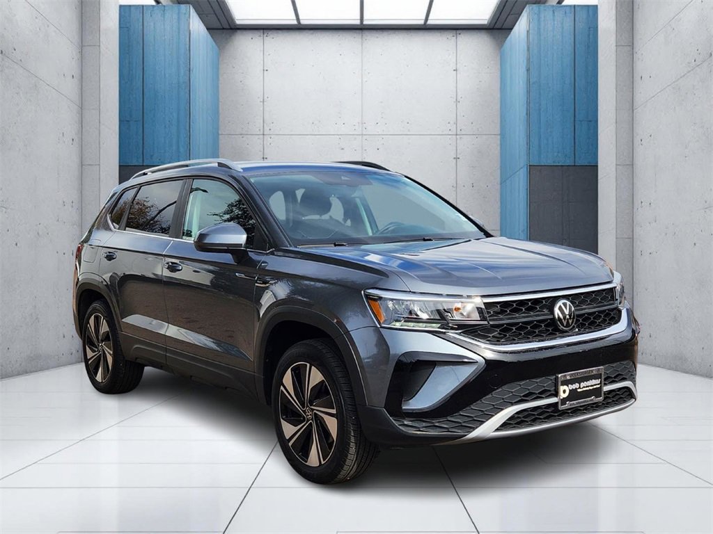 Used 2024 Volkswagen Taos SE image 1