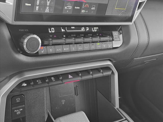 Certified 2025 Toyota Sequoia Platinum image 16