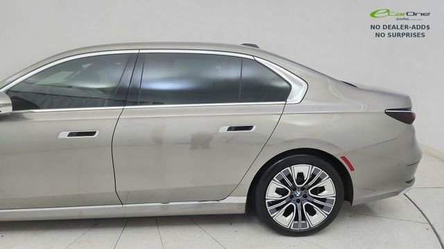 Used 2024 BMW i7 xDrive60 image 11