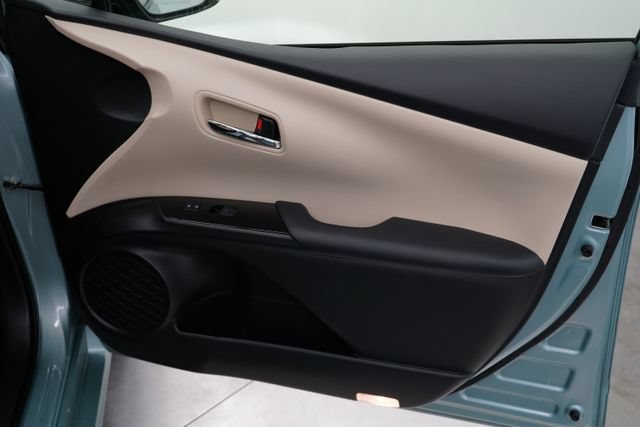 Used 2020 Toyota Prius XLE AWD/4WD image 47
