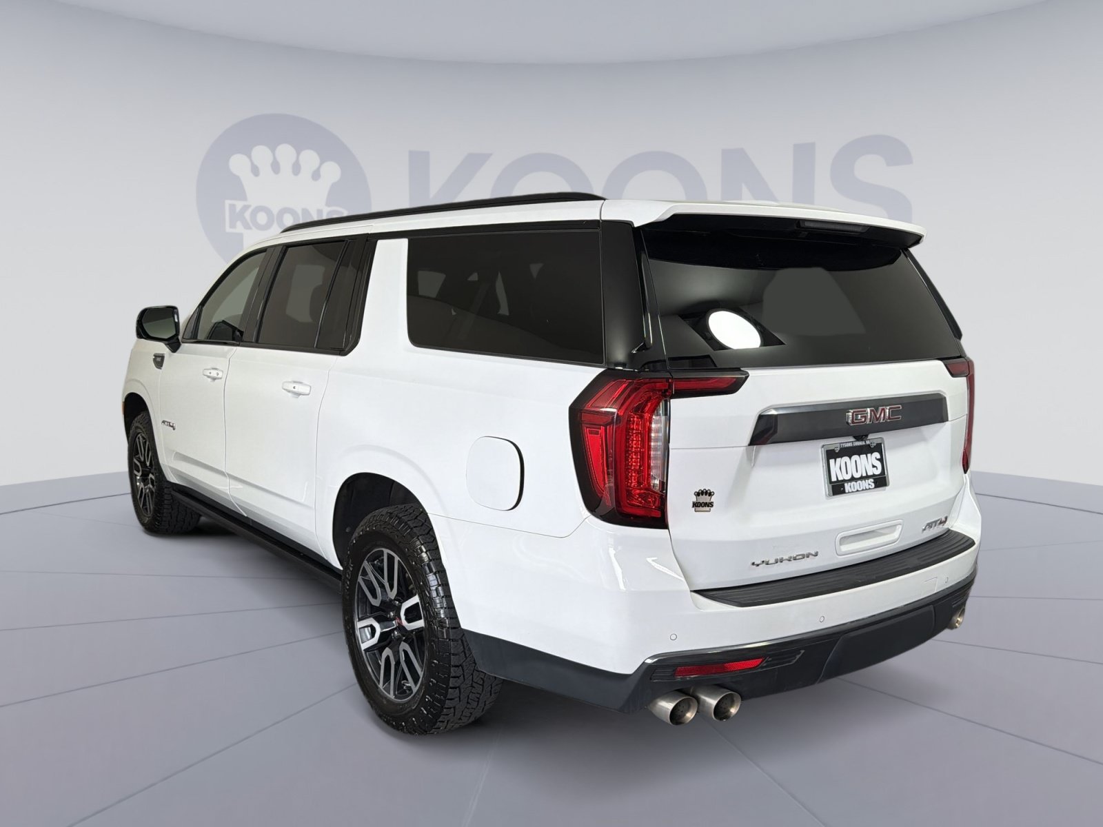 Used 2023 GMC Yukon XL AT4 w/ AT4 Premium Plus Package AWD/4WD image 4