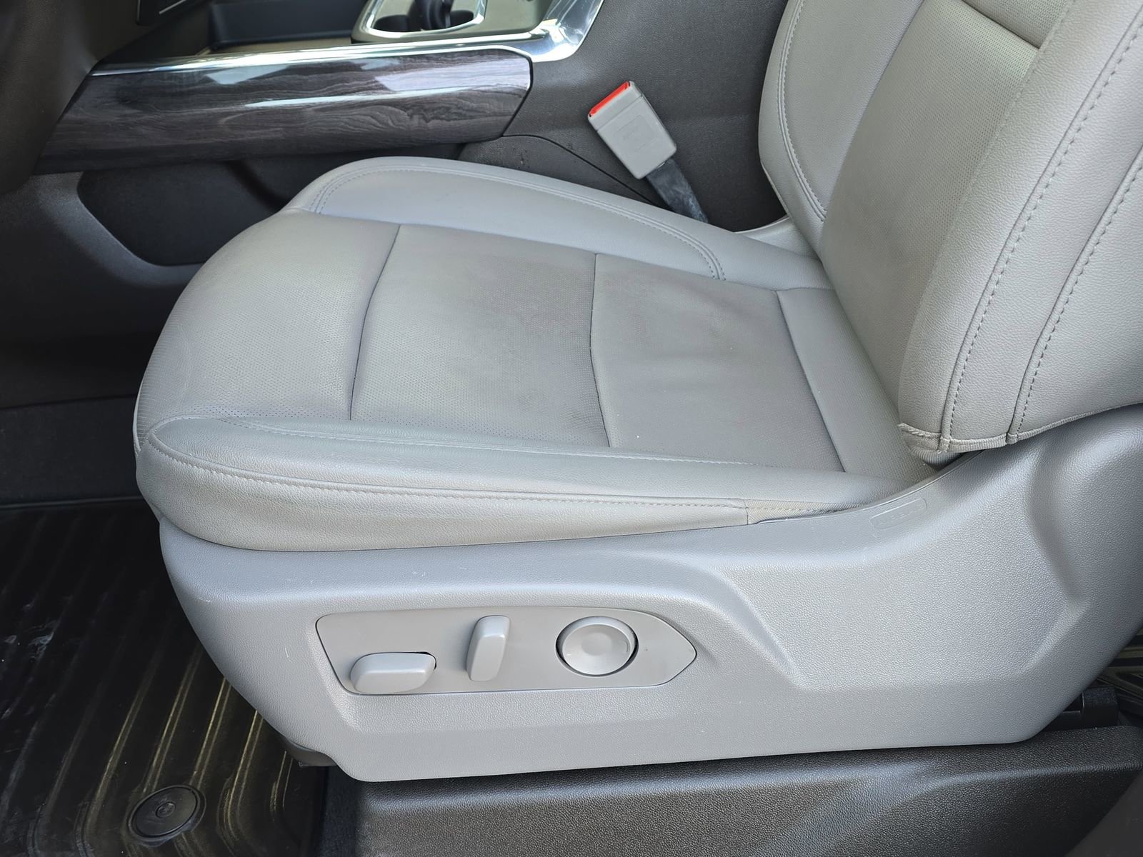 Used 2025 Chevrolet Silverado 2500 LTZ w/ LTZ Convenience Package image 31