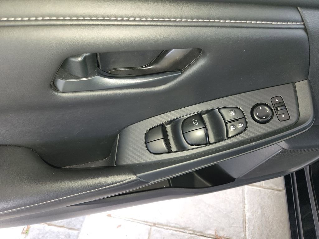 Used 2025 Nissan Sentra S image 28