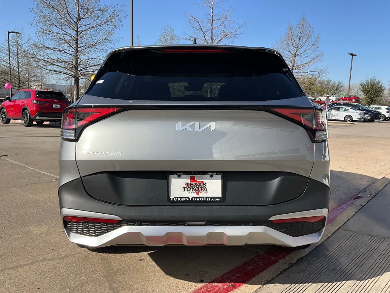 Used 2025 Kia Sportage LX image 7