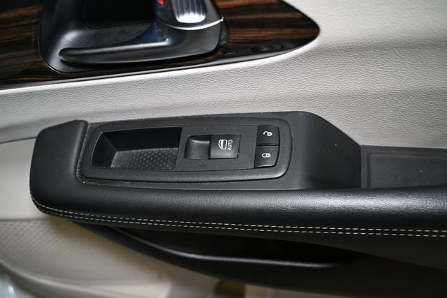Used 2023 Chrysler Pacifica Limited FWD image 65