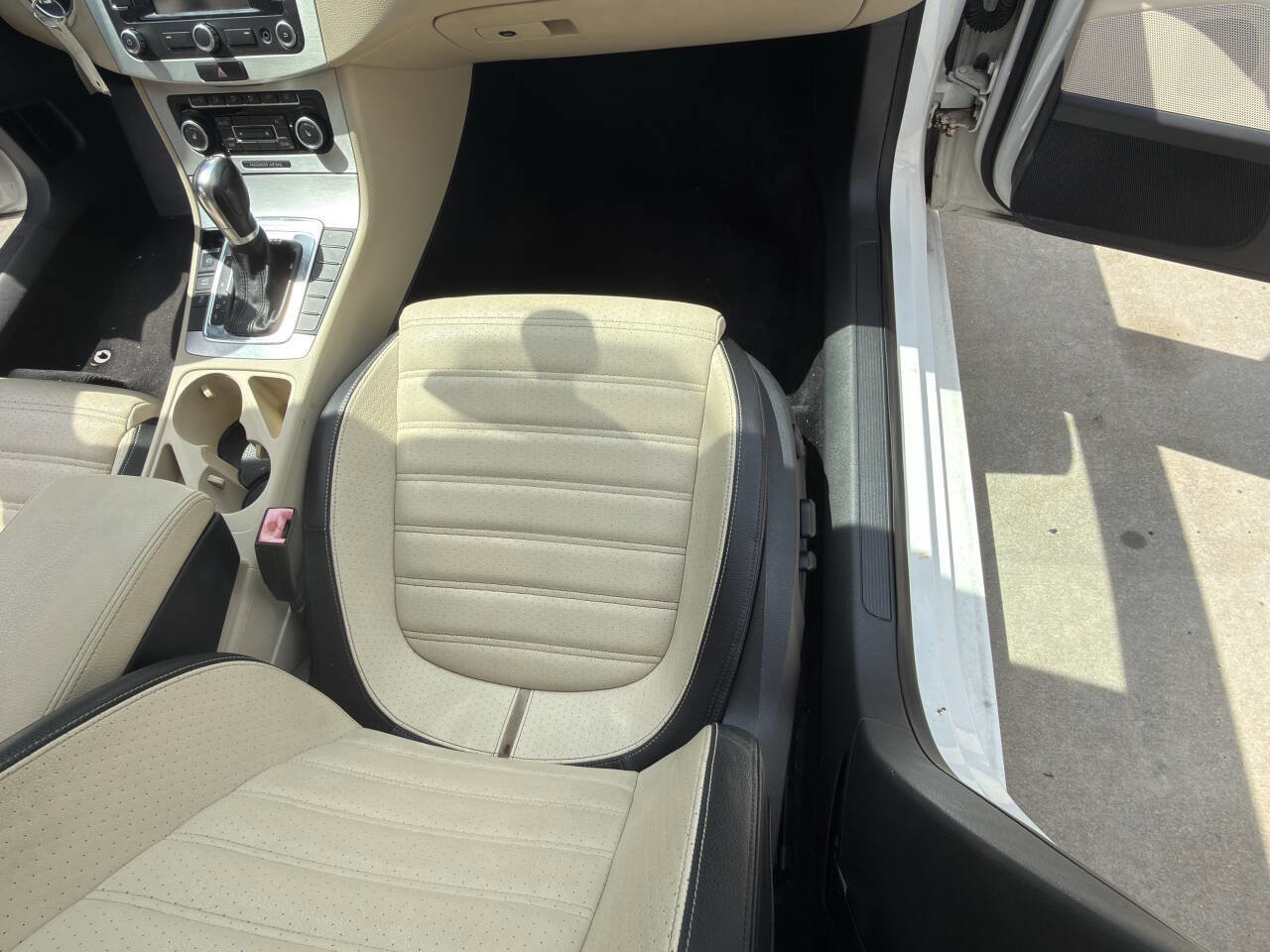 Used 2012 Volkswagen CC Lux Limited FWD image 34