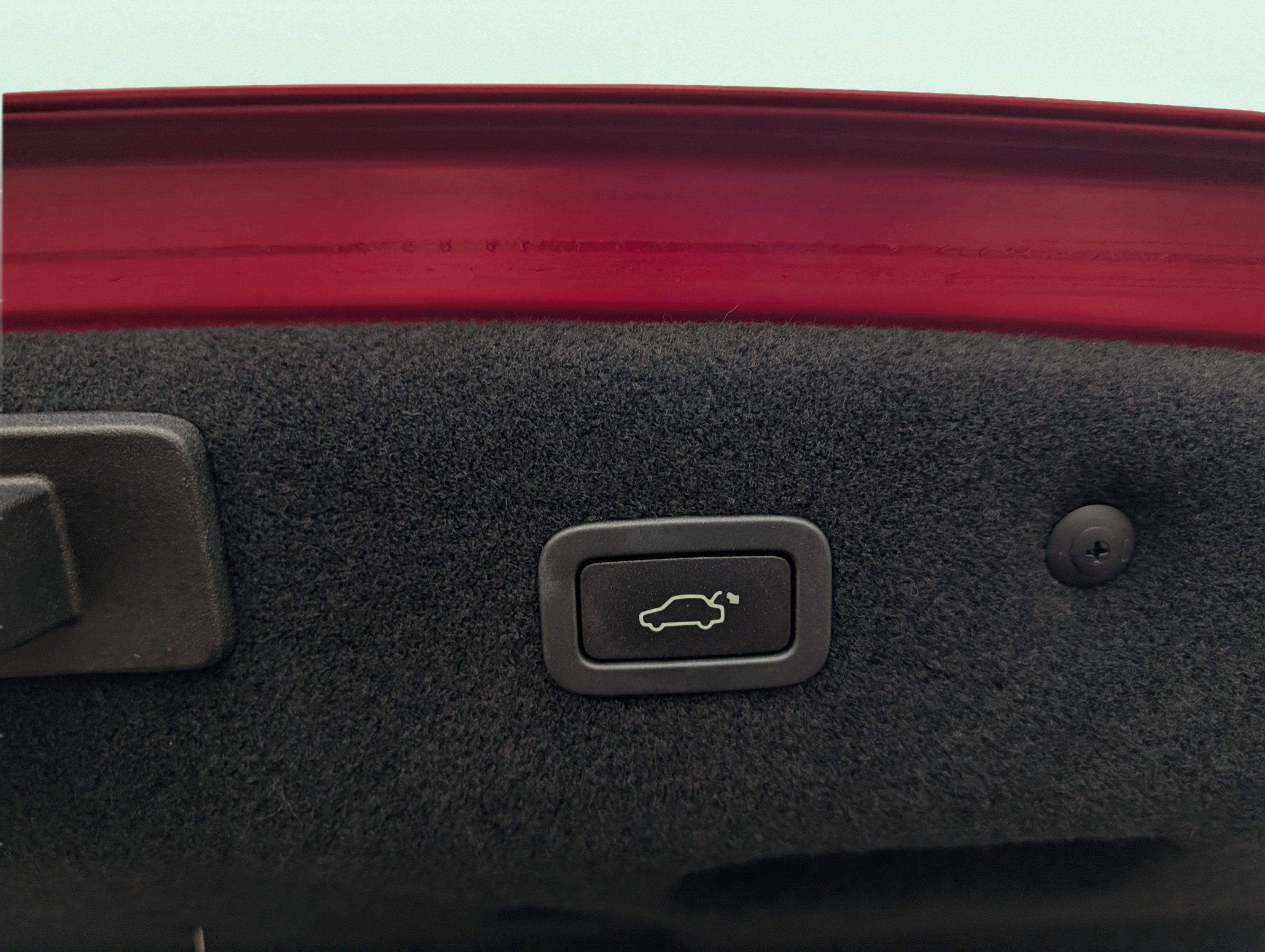 Used 2018 Jaguar XF S image 39