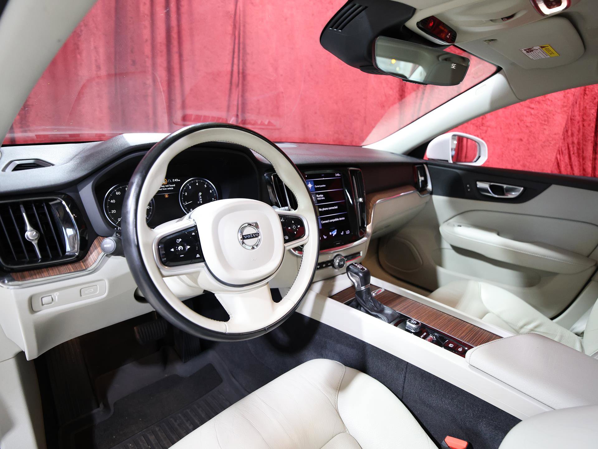 Used 2021 Volvo S60 T5 Momentum FWD image 12