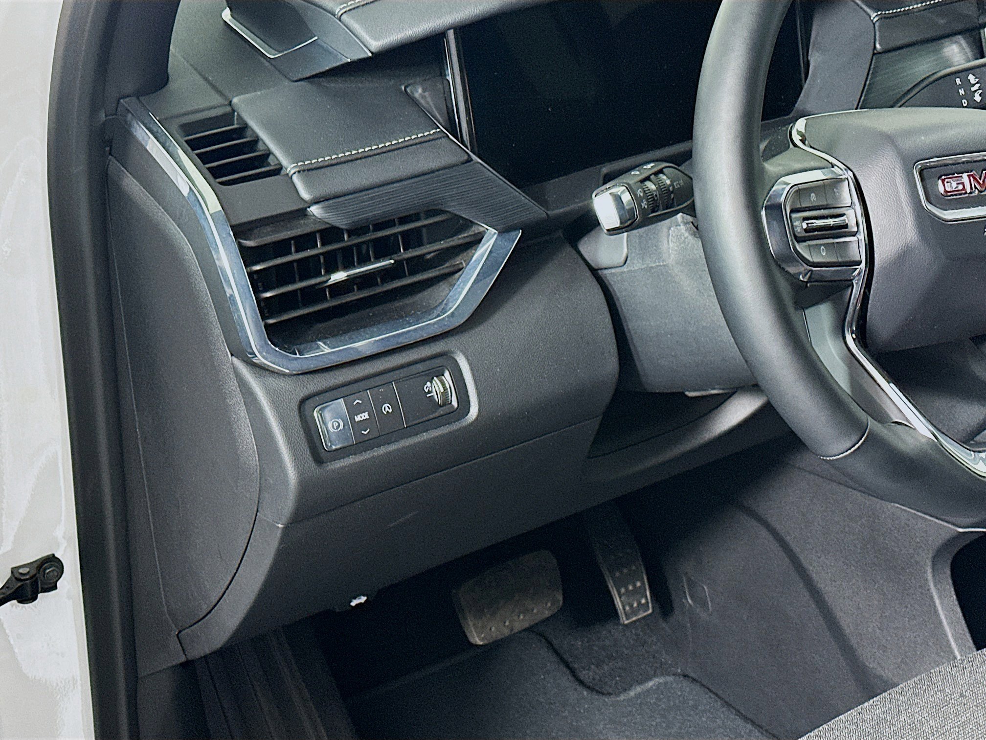 Used 2025 GMC Acadia Elevation image 17