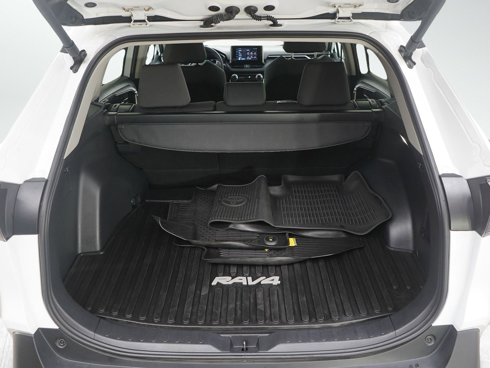 Used 2024 Toyota RAV4 XLE w/ Convenience Package AWD/4WD image 12