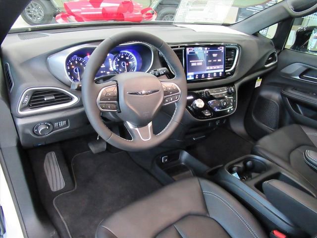 New 2026 Chrysler Voyager LX image 14