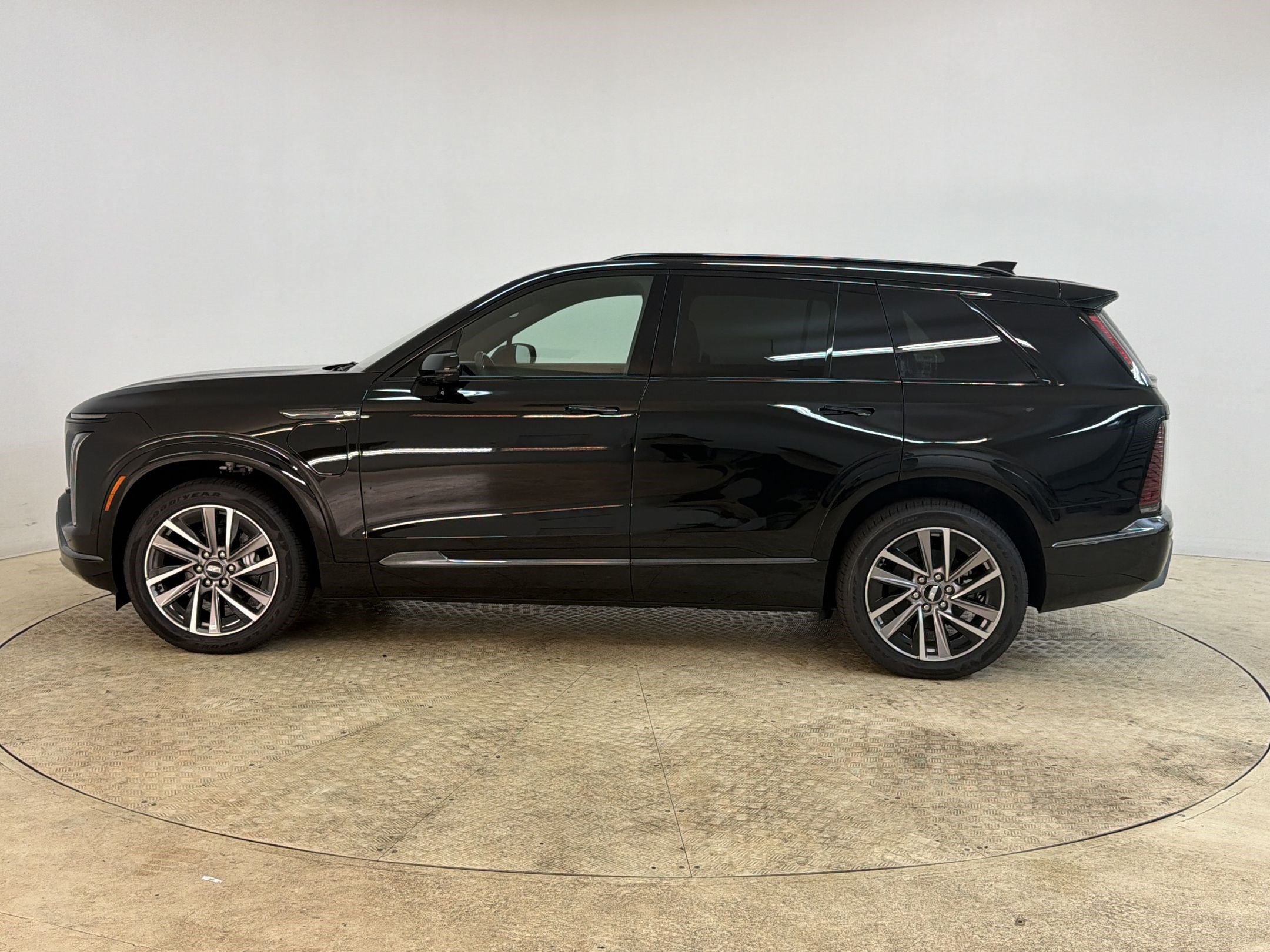 New 2027 Cadillac Vistiq Sport w/ LPO, Floor Liner Package AWD/4WD image 2
