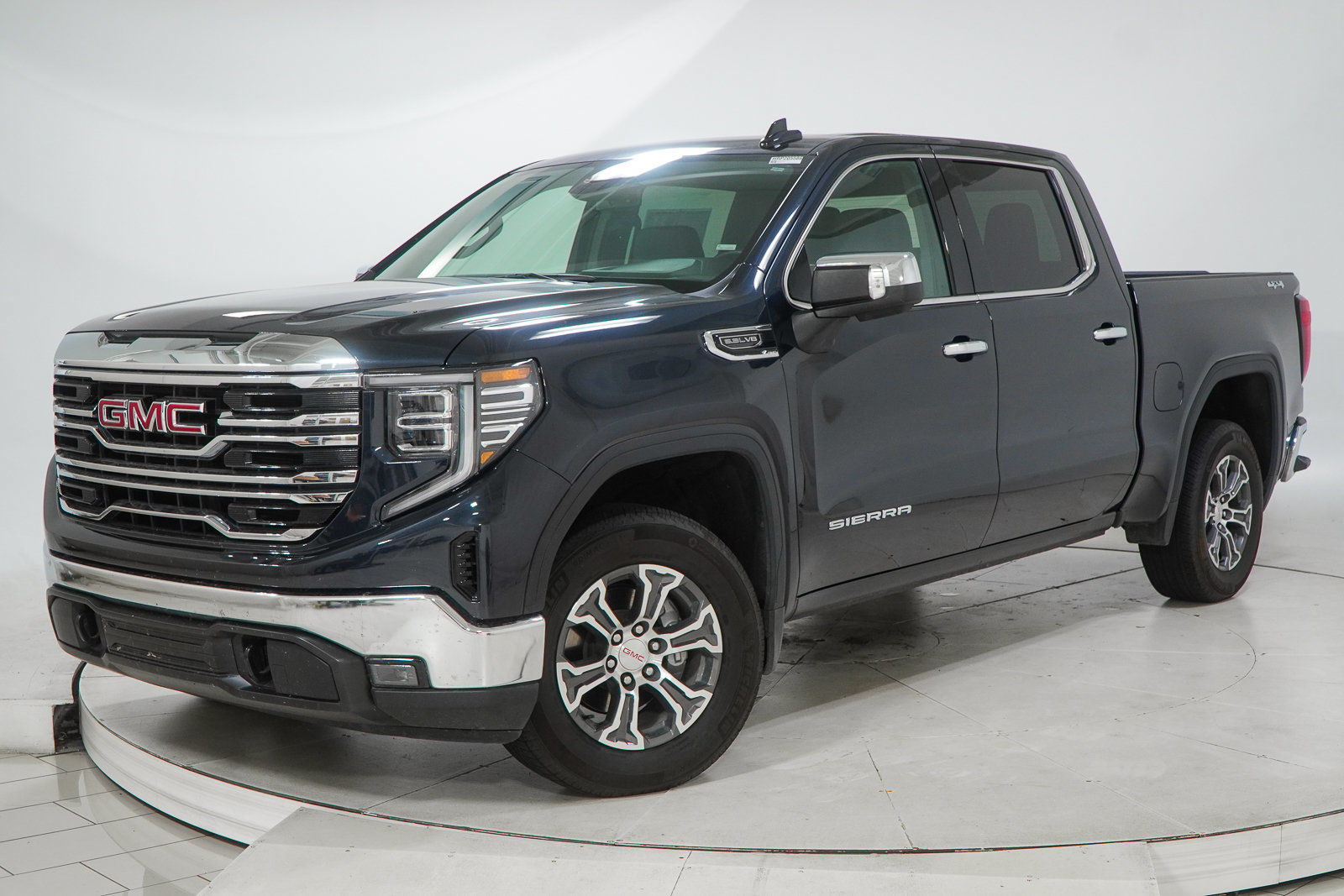 Used 2026 GMC Sierra 1500 SLT AWD/4WD image 1
