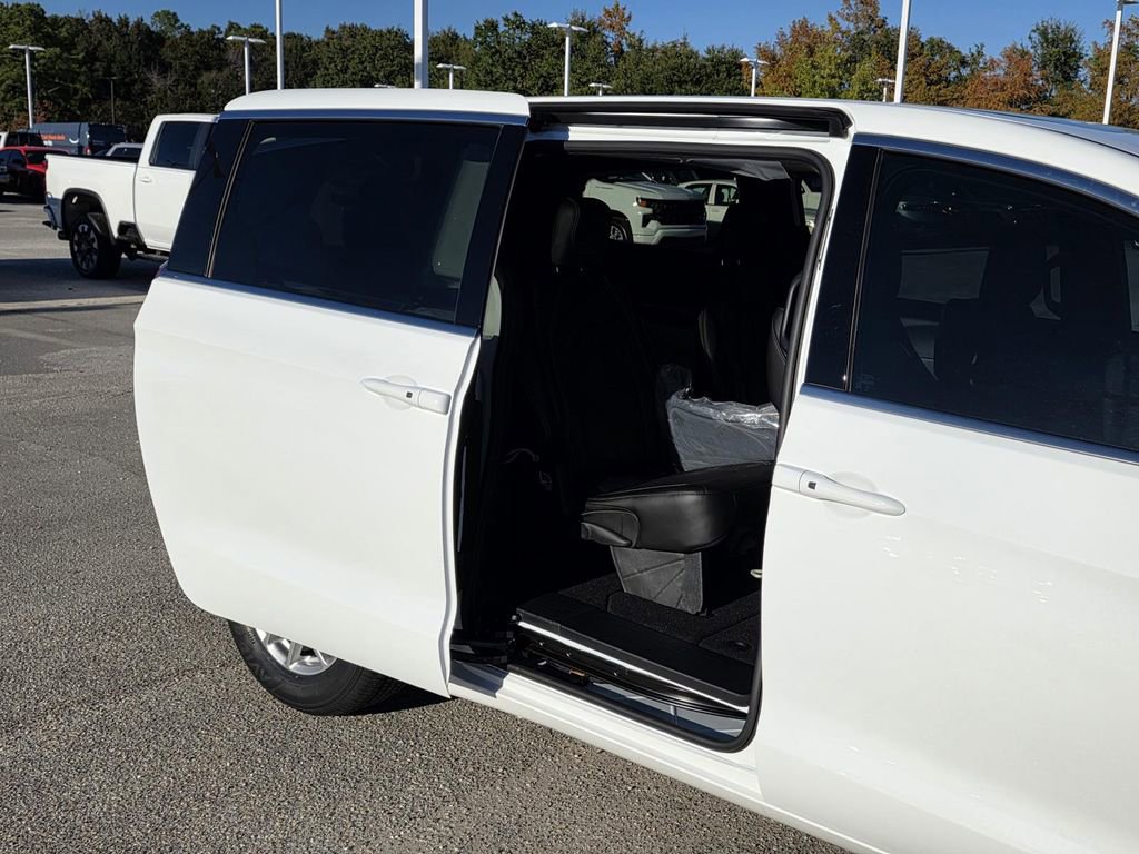 New 2026 Chrysler Pacifica Select image 16