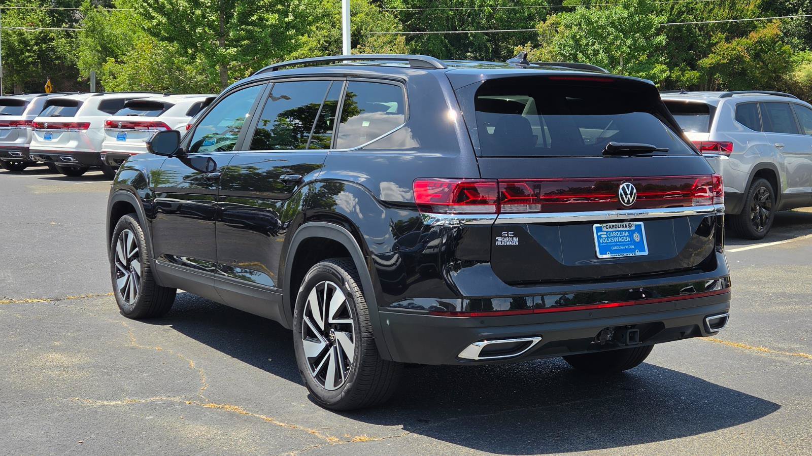 Used 2026 Volkswagen Atlas SE FWD image 3