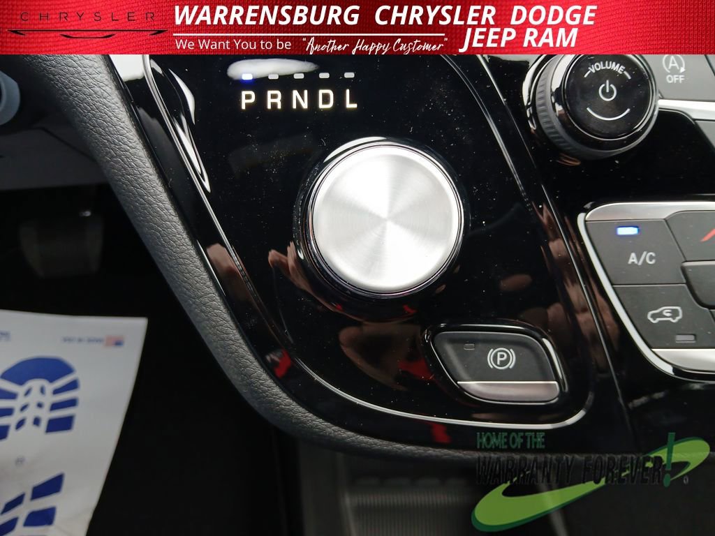 New 2026 Chrysler Pacifica Select AWD/4WD image 26