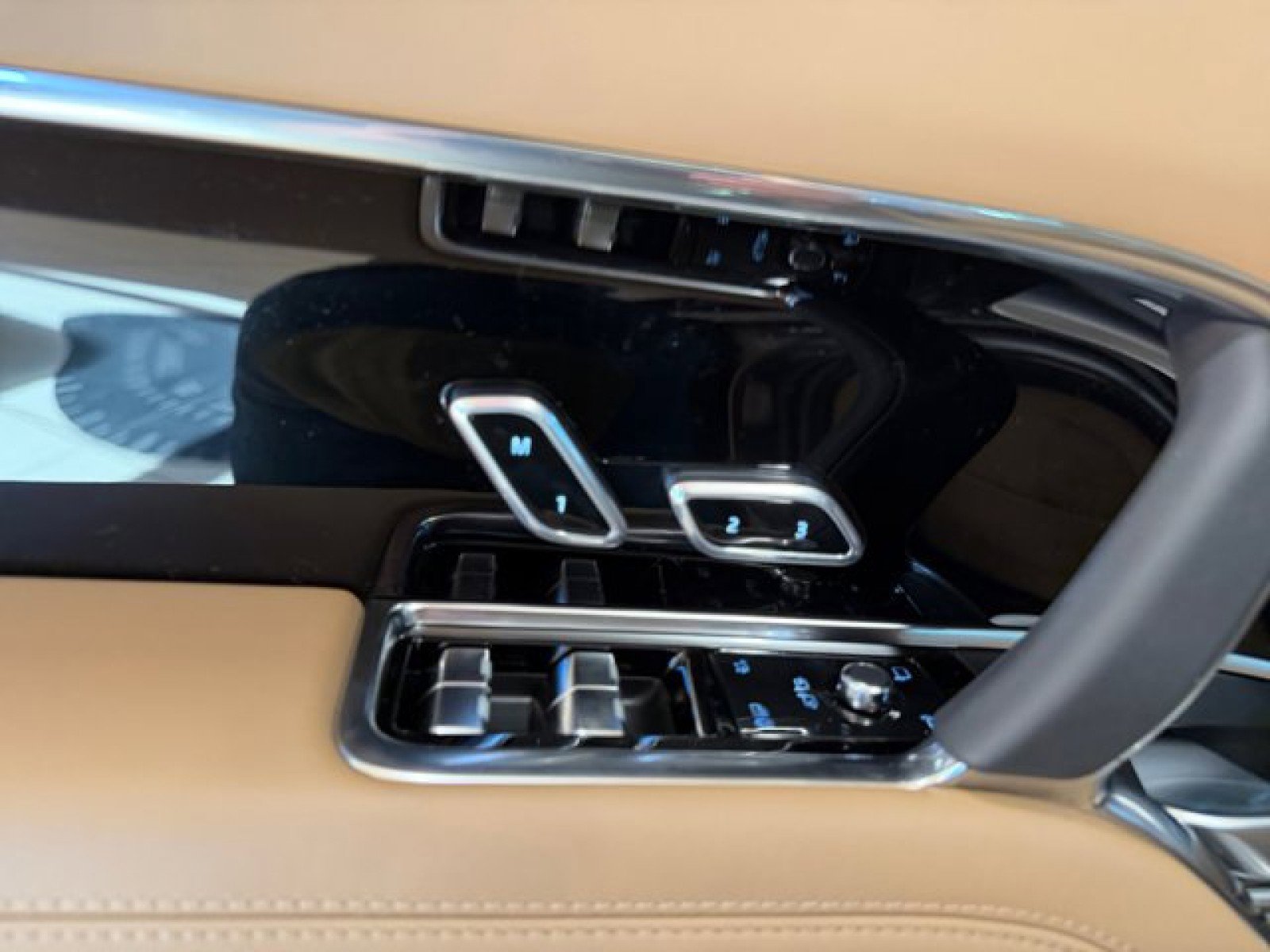 New 2026 Land Rover Range Rover SE image 11