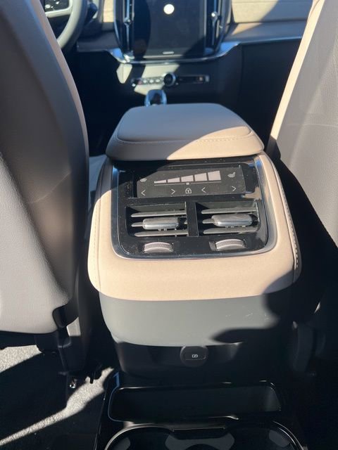 New 2026 Volvo XC90 B6 Plus image 25