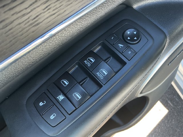 Used 2018 Jeep Grand Cherokee Summit RWD image 11