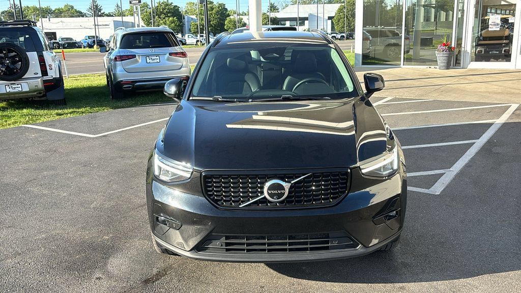 Used 2023 Volvo XC40 B5 Plus w/ Driver Assist Package AWD/4WD image 5