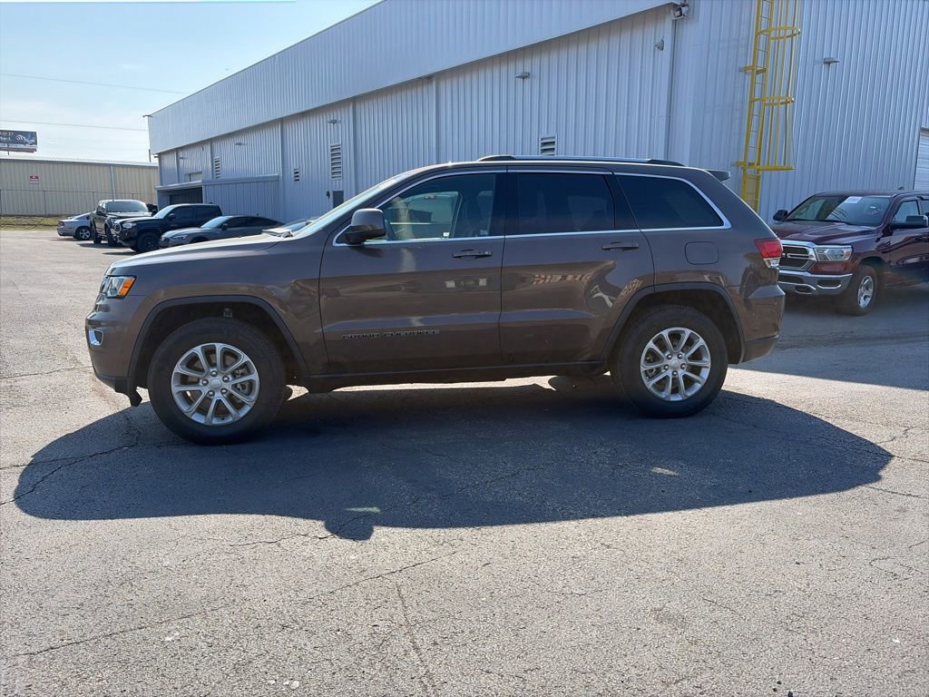 Used 2021 Jeep Grand Cherokee Laredo image 4