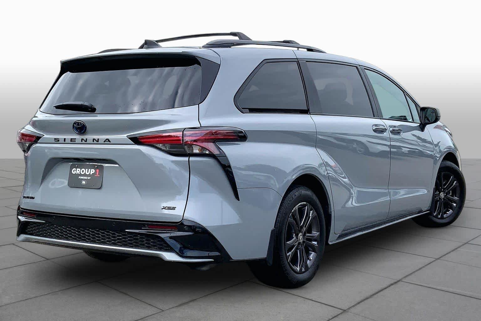 Used 2025 Toyota Sienna XSE w/ XSE Plus Package AWD/4WD image 13