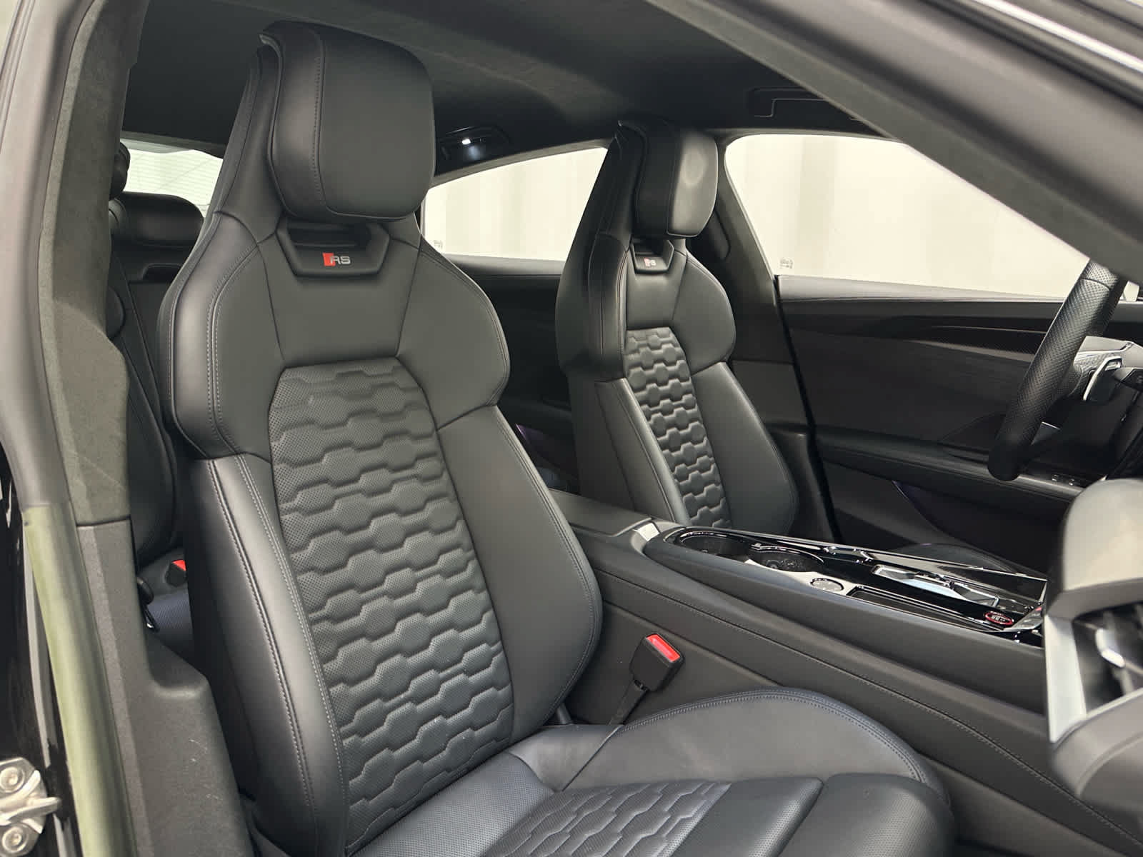Used 2023 Audi RS e-tron GT w/ Carbon Performance Package AWD/4WD image 18