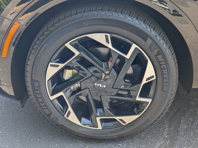 Used 2025 Kia Sportage SX image 11