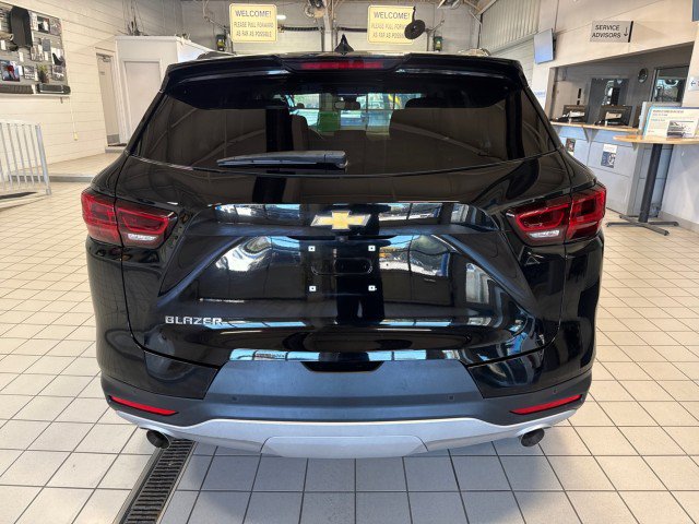 Used 2025 Chevrolet Blazer LT w/ Convenience Package FWD image 4
