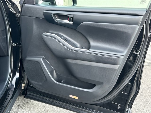 Used 2023 Toyota Highlander XLE image 15