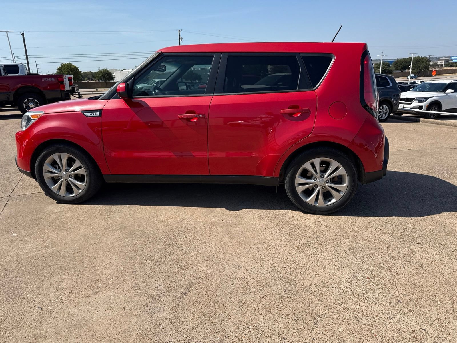 Used 2015 Kia Soul + w/ Primo Package FWD image 4