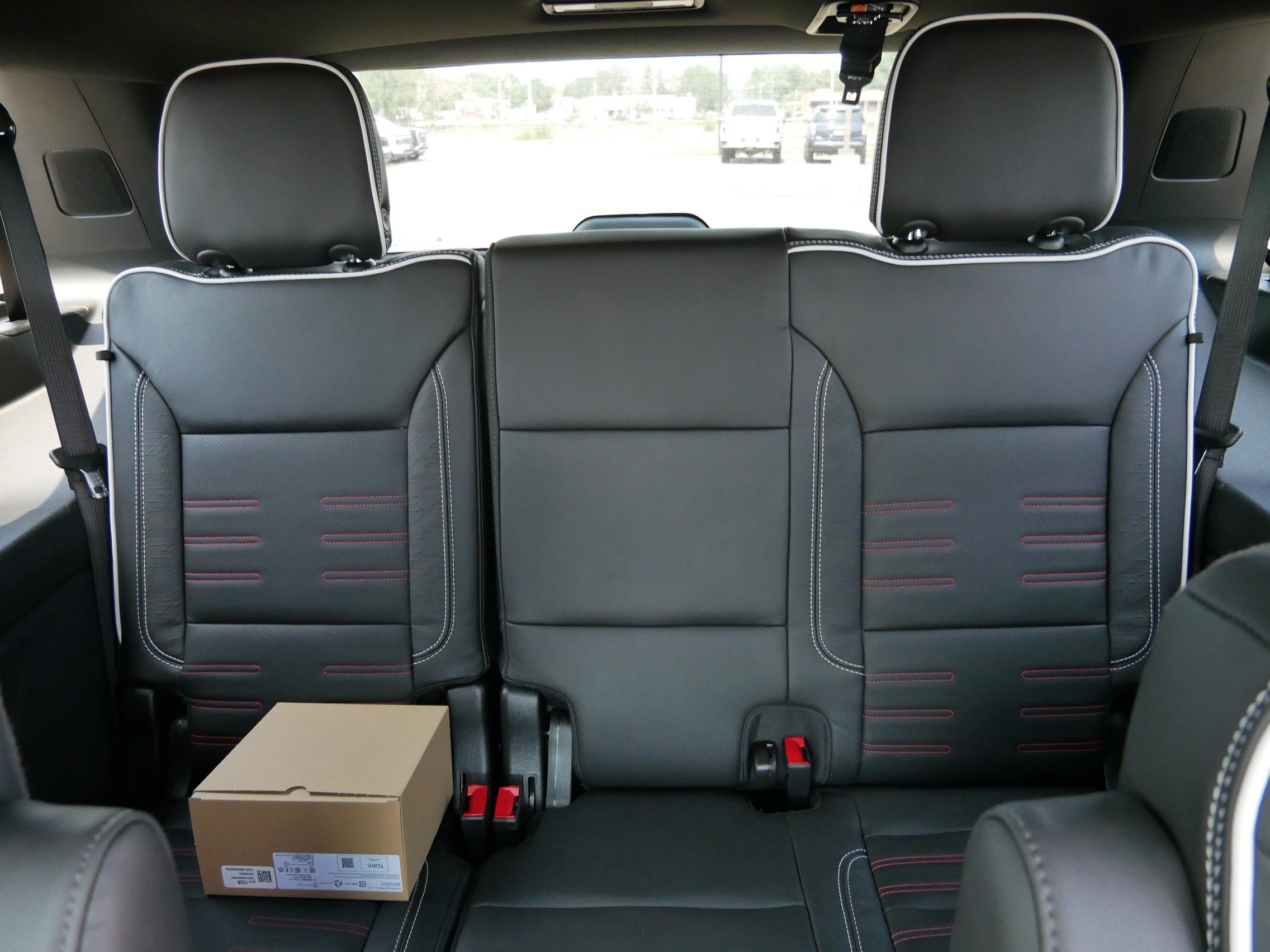 New 2026 GMC Yukon AT4 Ultimate w/ LPO, Floor Liner Package AWD/4WD image 12
