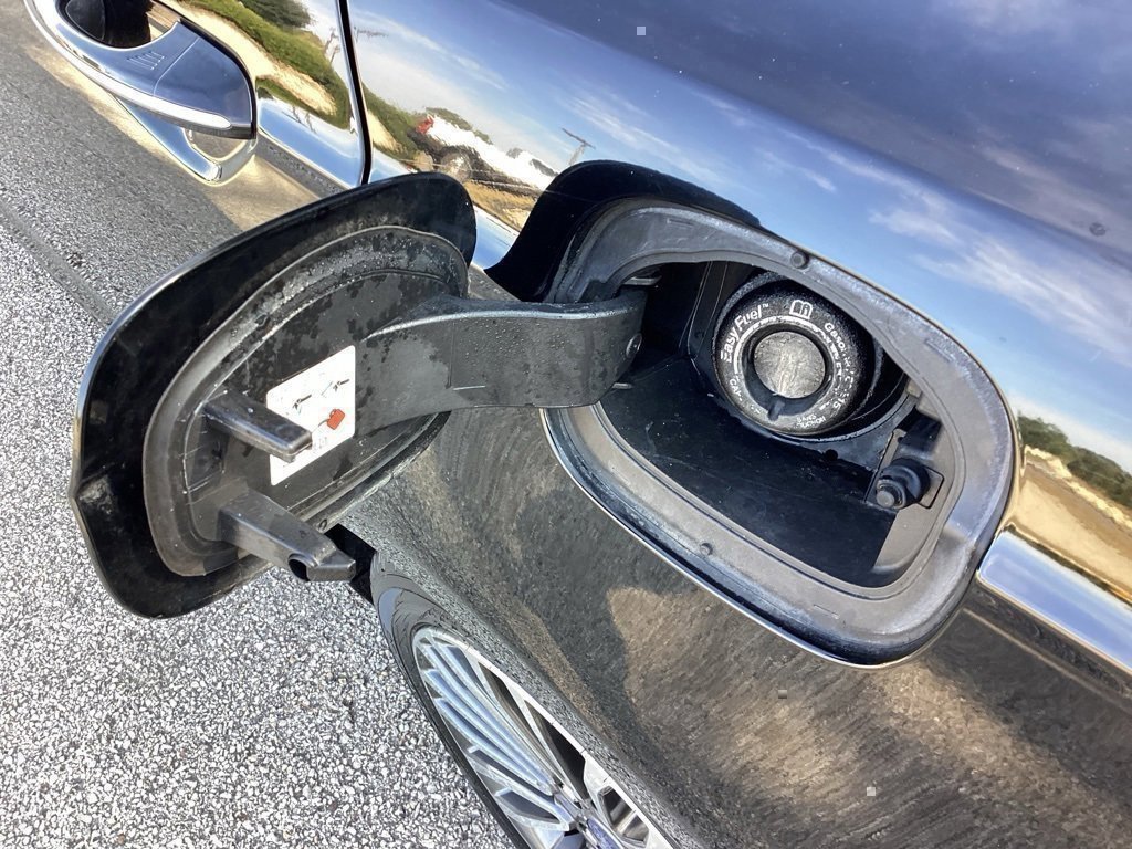 Used 2017 Ford Fusion SE image 12