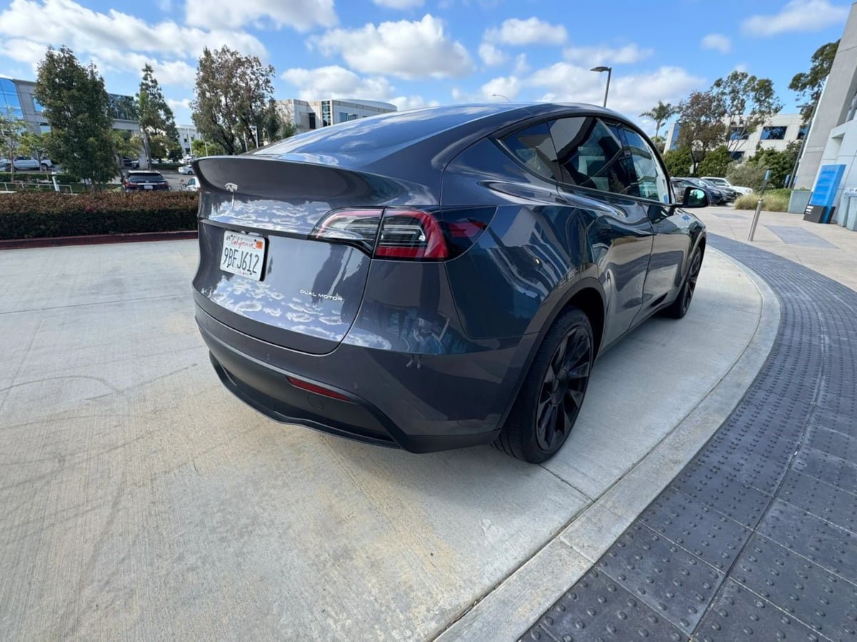 Used 2022 Tesla Model Y Long Range AWD/4WD image 5