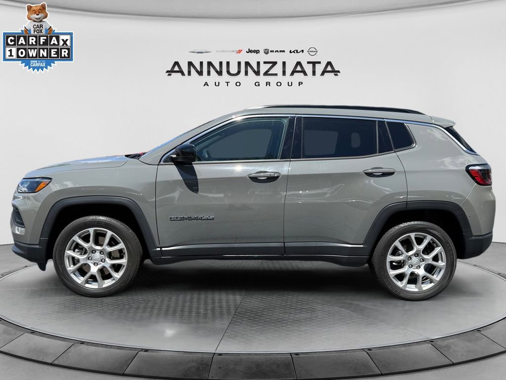 Used 2023 Jeep Compass Latitude w/ Sun and Sound Group AWD/4WD image 2