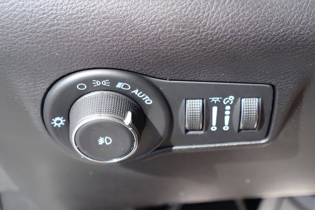 Used 2023 Jeep Compass Latitude image 19