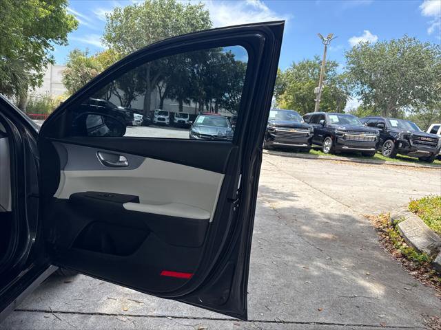 Used 2023 Kia Forte LXS FWD image 18