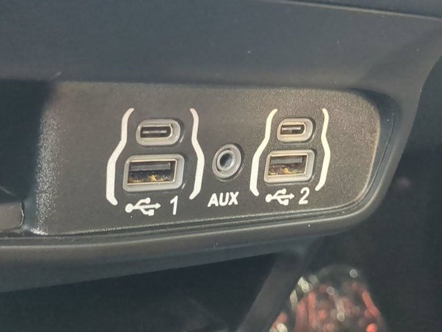 Used 2025 Chrysler Pacifica Select FWD image 20