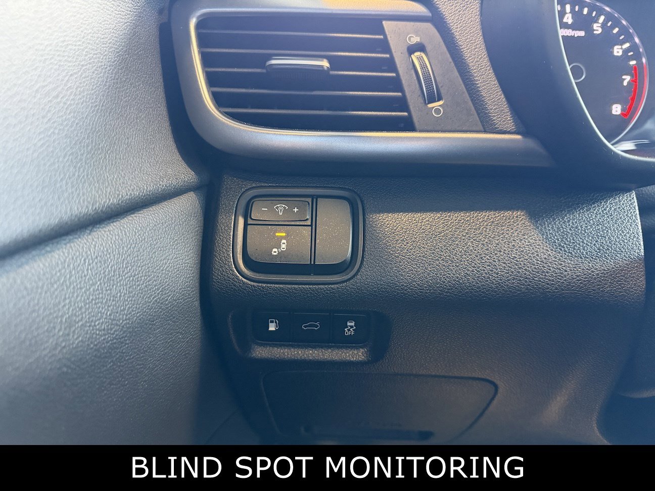 Used 2018 Kia Optima LX image 21