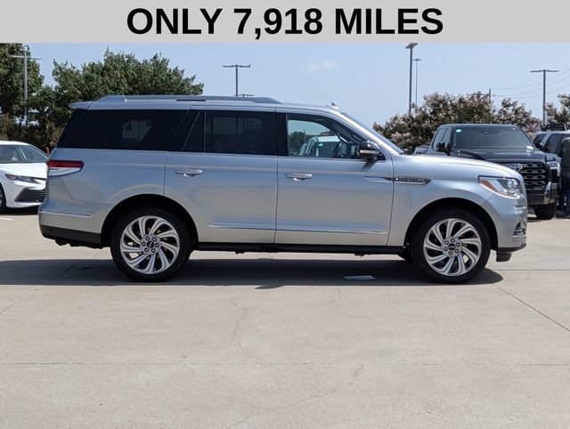 Used 2024 Lincoln Navigator Reserve AWD/4WD image 4