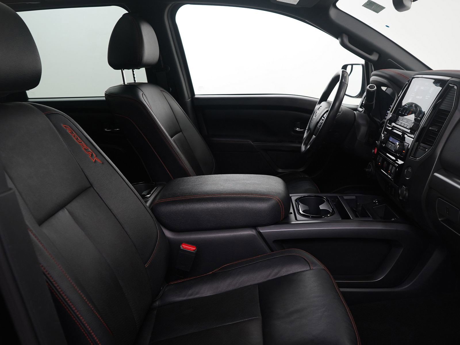 Used 2020 Nissan Titan PRO-4X w/ Pro-4x Convenience Package image 11