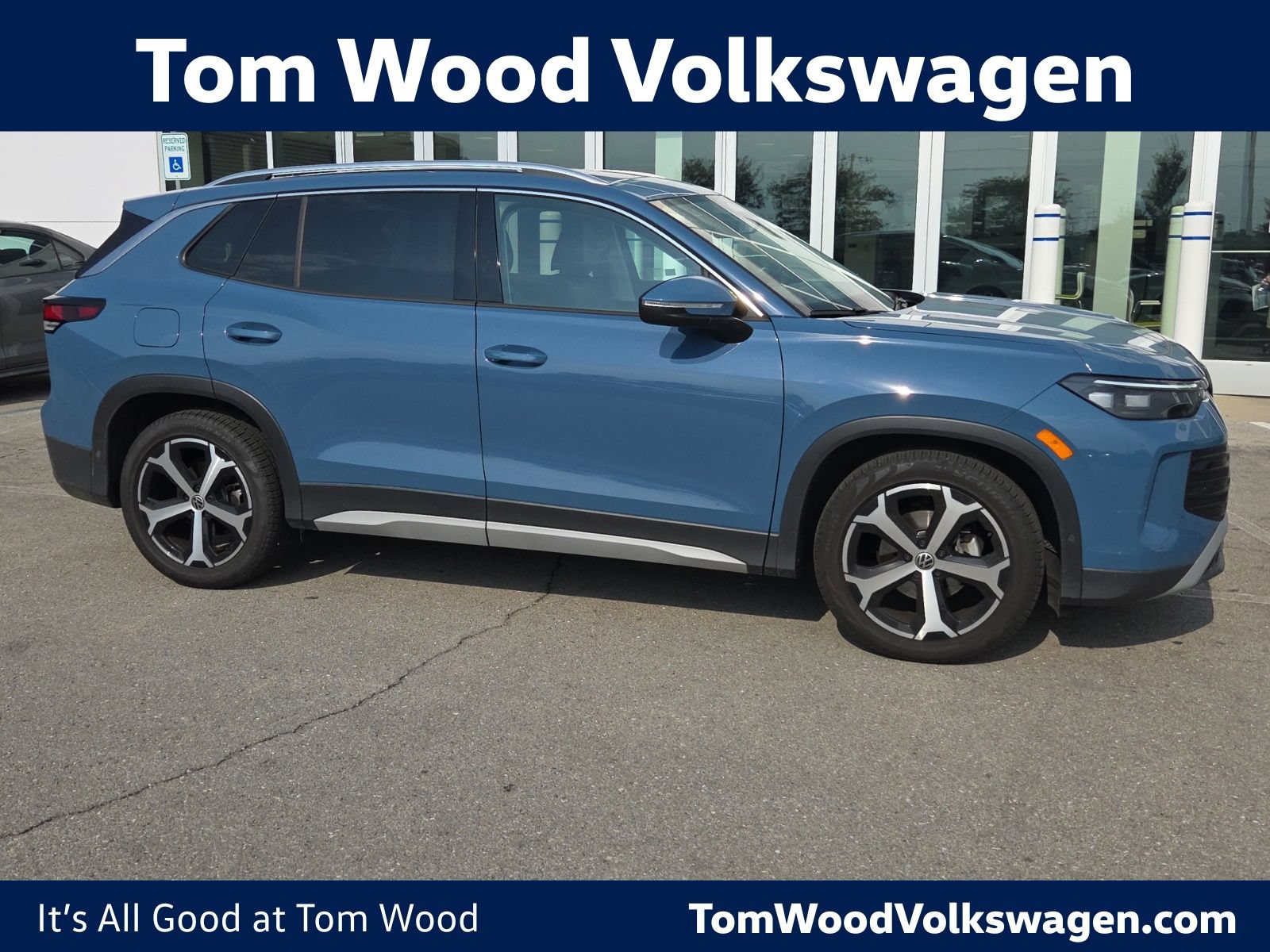 Certified 2026 Volkswagen Tiguan SE w/ Panoramic Sunroof Package FWD image 1