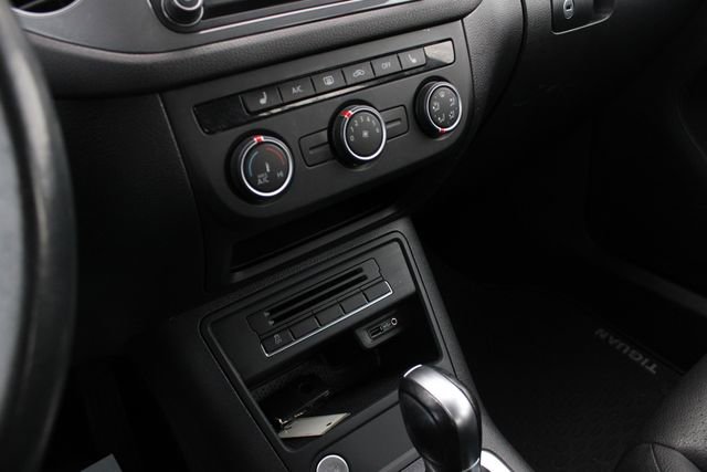 Used 2017 Volkswagen Tiguan S image 15