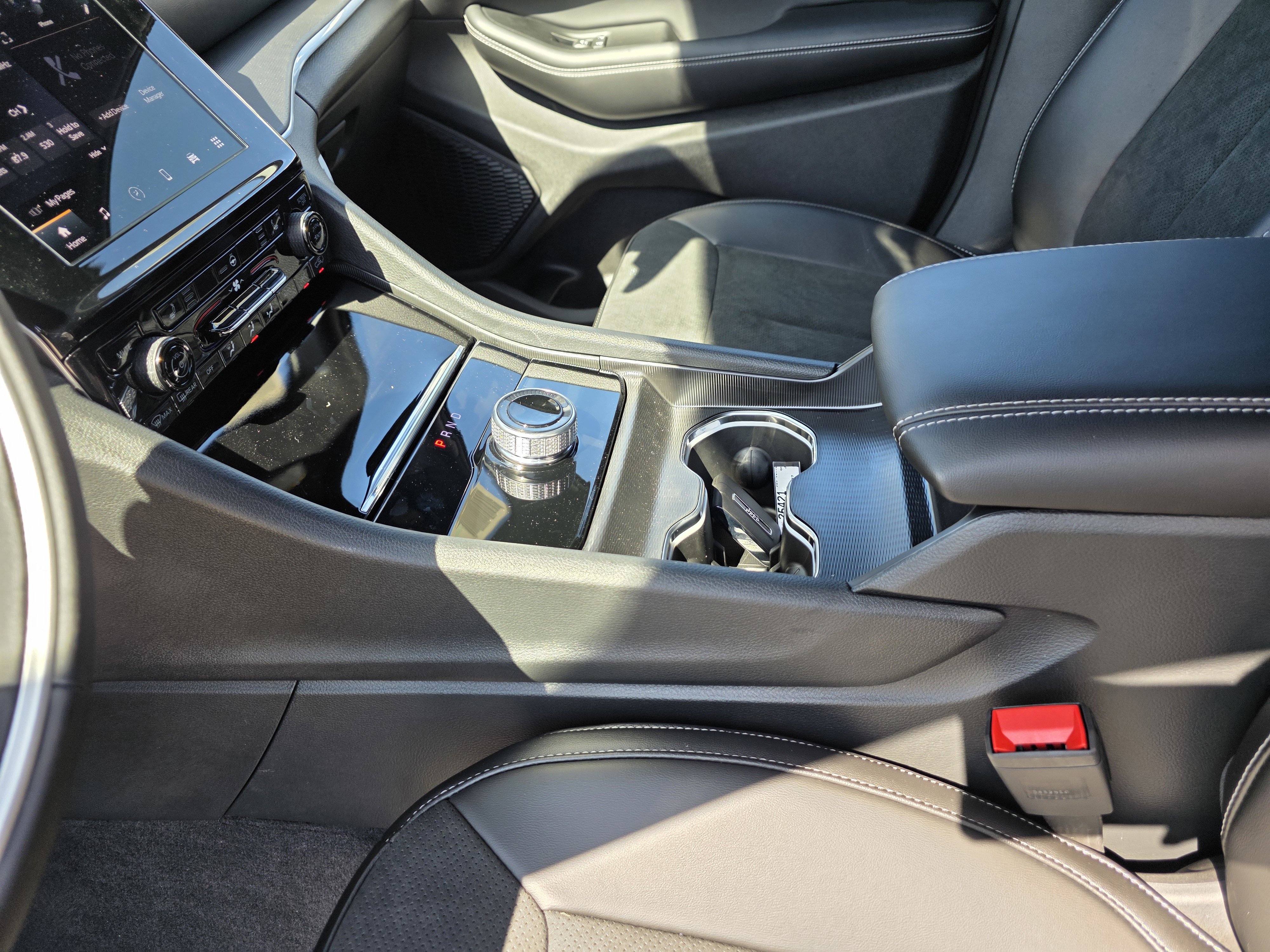 New 2025 Jeep Grand Cherokee Altitude image 11