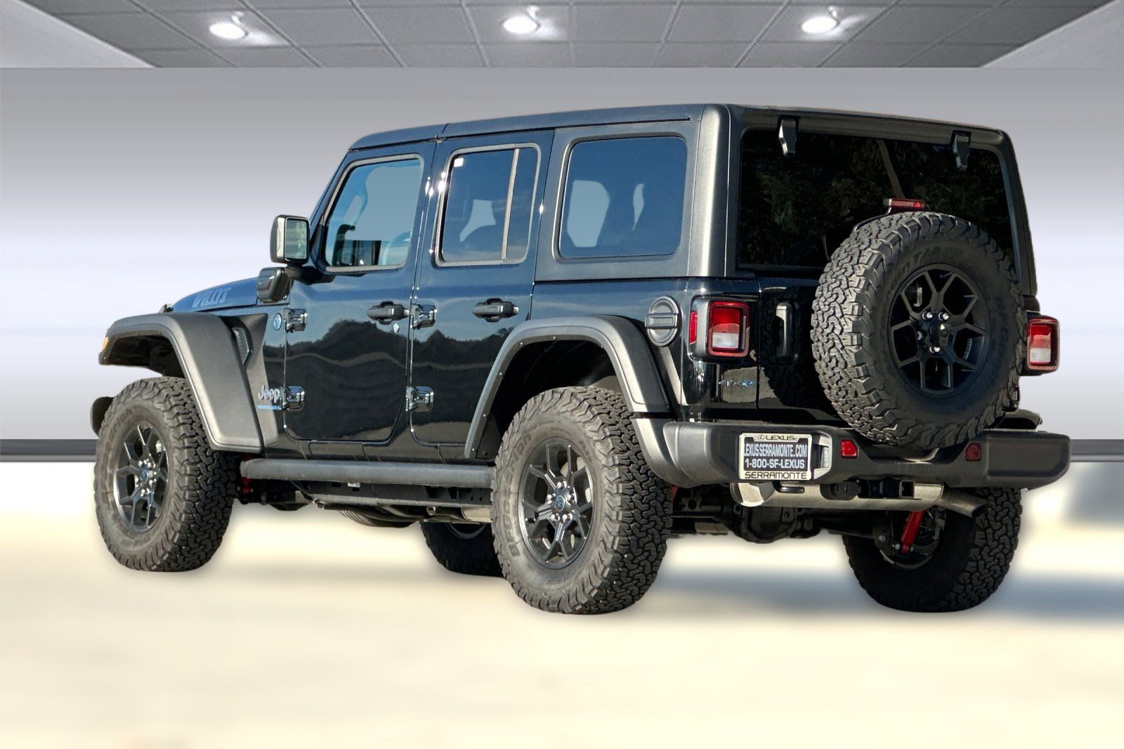 Used 2025 Jeep Wrangler Willys image 3