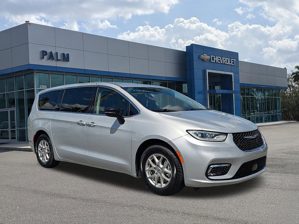 Used 2024 Chrysler Pacifica Touring-L