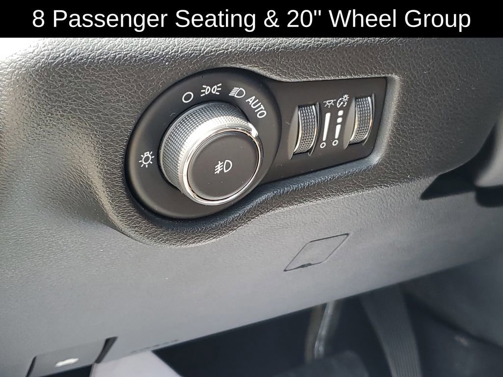 Used 2017 Chrysler Pacifica Limited FWD image 8