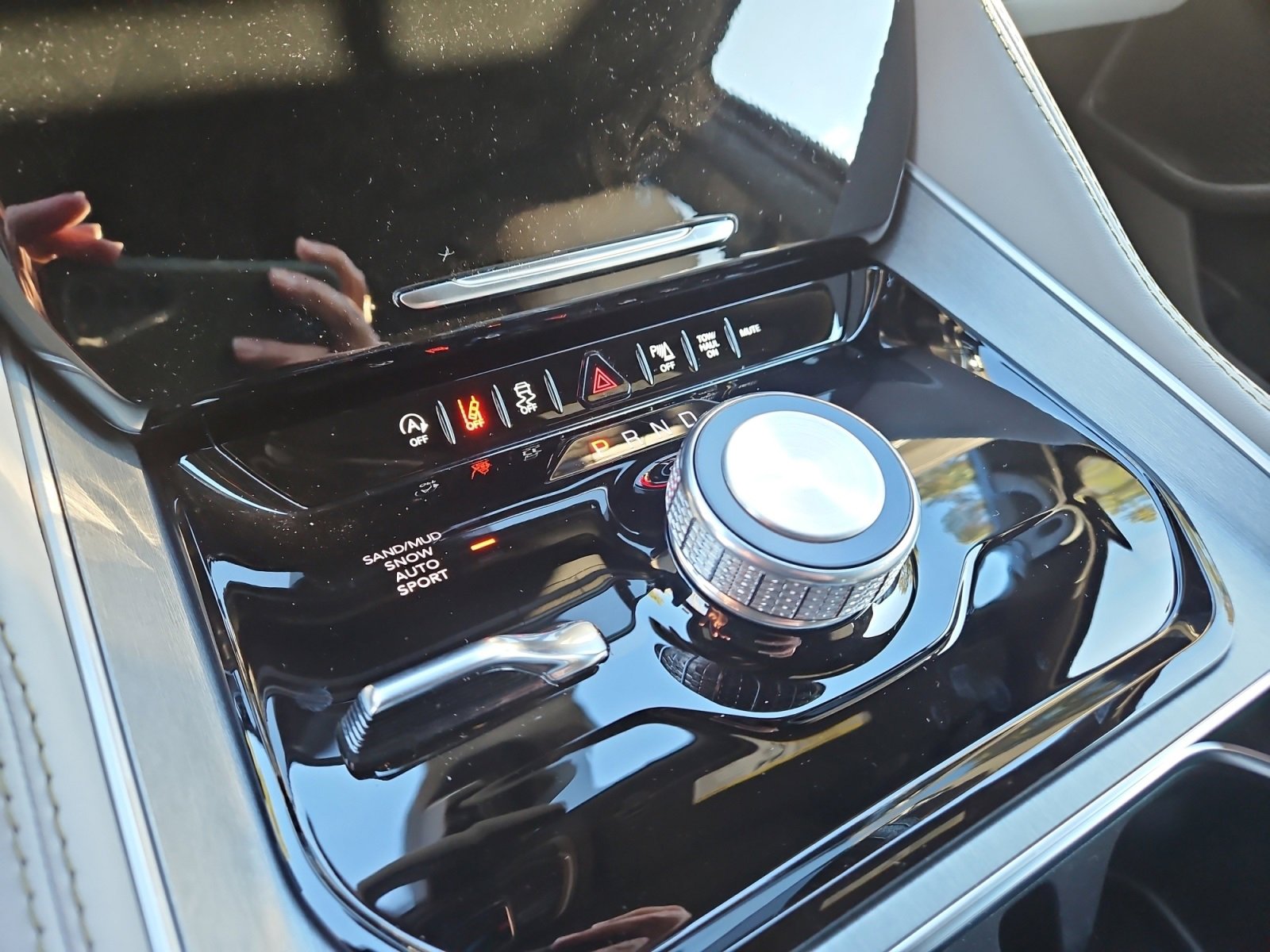 New 2025 Jeep Wagoneer 4WD image 27