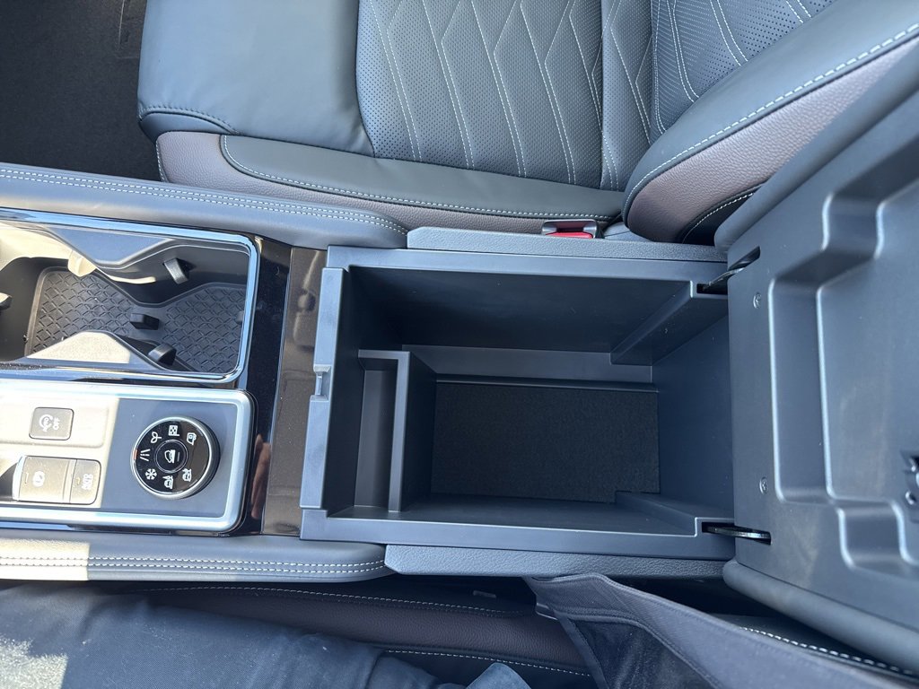 New 2025 Nissan Pathfinder Platinum w/ Black Appearance Package image 33