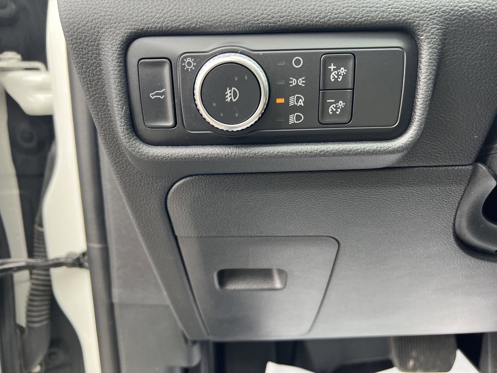 Used 2020 Ford Explorer XLT w/ Equipment Group 202A AWD/4WD image 22